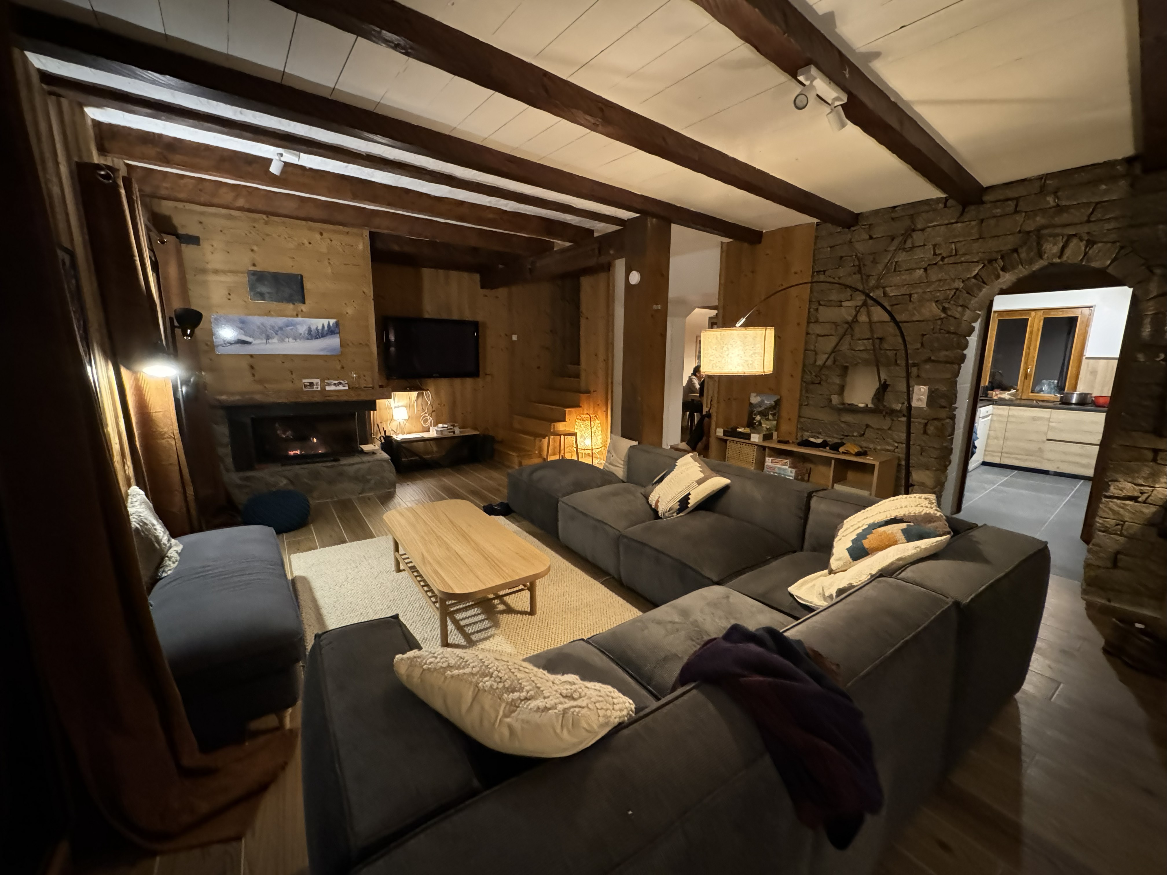 salon chalet valmorel avec cheminée